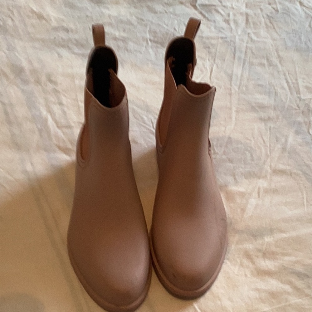 Pink rain boots by Lemon Jelly in size 7.